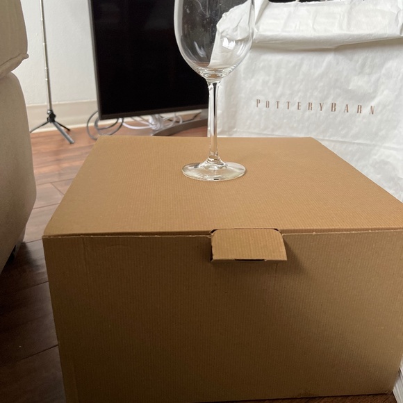 Buchanan Red Wine Goblet - Set Of 4 - Picture 1 of 1